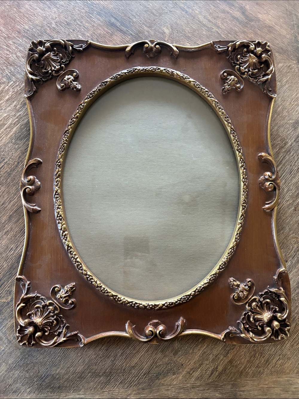Large mid century Ornate Brown and Gold Decorative Oval Picture Frame 14”X 17”